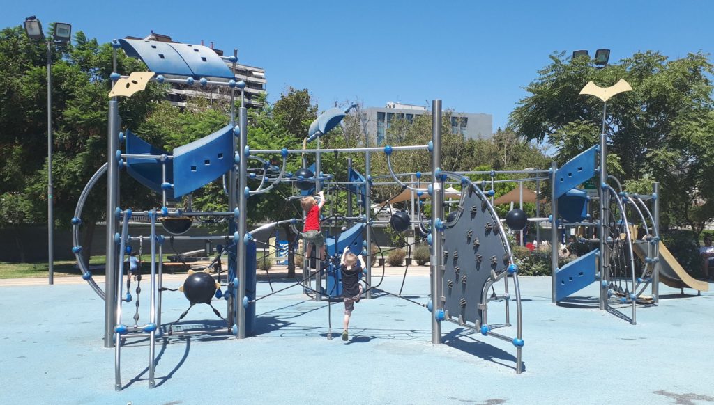 parque bicentenario has multiple play areas for kids